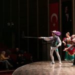 Don Kişot Gökyüzüne Dokunan Bir Masal: Çocuk Sahnesinde İzBBŞT’nin Torbalı Turnesi