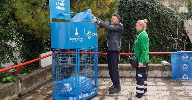 Dönüşüme Evde Başla: Kapıdan Kapıya Atık Toplama İzmir’i Sürdürülebilir Bir Şehir Havasına Taşıyor