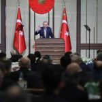 Erdoğan esnafla iftarda buluştu: Bölgesel türbülanstan başarıyla çıkacağız