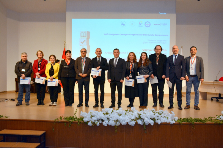 Etik Değerler ve Bilimsel Mükemmellik: DEÜ Sempozyumu Başarıyla Gerçekleşti ve Geleceğe İlerledi