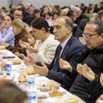 Foça’da Ramazan Sofrası: Dayanışmanın ve Umudun Işığıyla Şehrin Her Köşesi Birlikte Atıyor