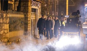 Gece Mesaisiyle Şehir Şantiyede Canlı: Başkan Tugay, Bayraklı Sevgi Yolu ve Buca’daki Asfalt Serimlerini Yakından İnceledi ve İşçilere Moral Dağıttı