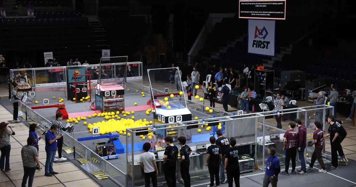 Geleceğin Mühendisleri Sahaya Çıkıyor: 2026 FRC İstanbul’da Heyecan Başladı