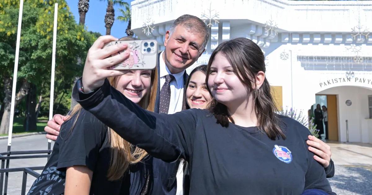 Gençliğin Şehrine Yön Veren İzmir: Kültürden Eğitime, İstihdamdan Dayanışmaya Uzanan Bir Dönüşüm