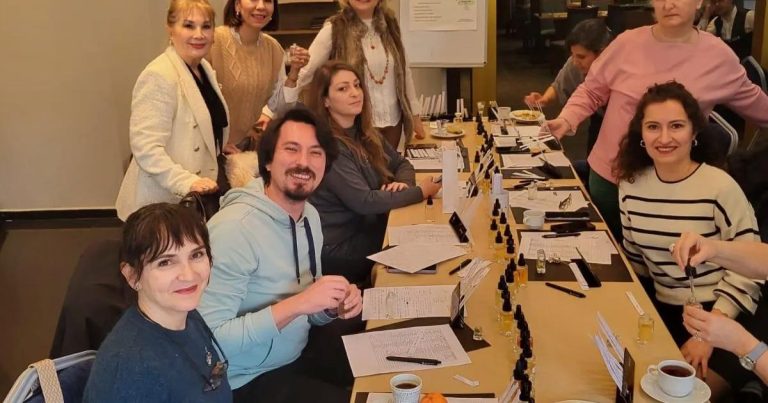 Görme Engeller İçin İnovatif Parfüm Atölyesiyle Bilgiye Erişim İçin Güçbirliği