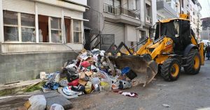 Güç Birliğiyle Temizlenen Karabağlar Binası: Bütün Detaylar ve Şehir Sağlığına Yansıyan Büyük Adım