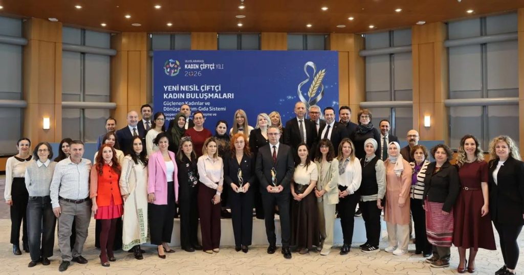 Güçlü Kadınlar, Dönüşen Tarım: Dijital Pazarda Yeni Nesil Çiftçi Kadınlar İçin Yol Haritası