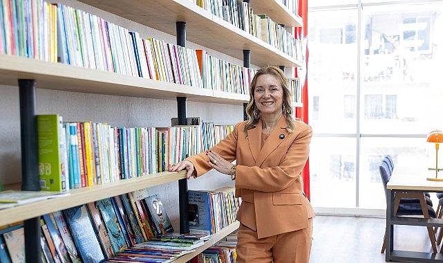 Güzergâhın Kitaplığı: Konak’ın Sessiz Işıklarıyla Yükselen Cumhuriyet Kütüphaneleri