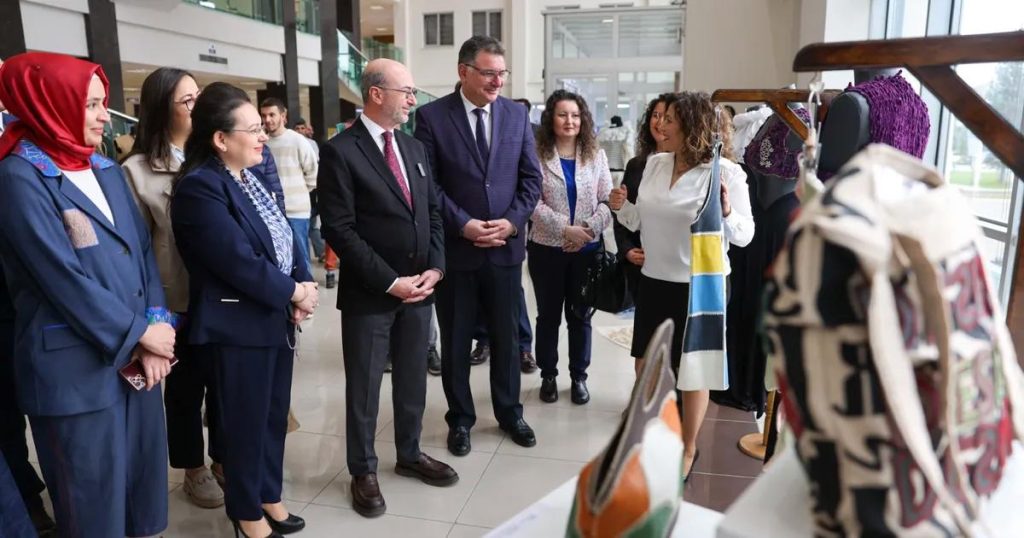 İleri Dönüşümün Büyüleyici Dokusu: İkinci Hayat Sergisi Şehre Sızıyor