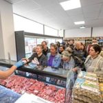 İZMAR’ın Çiğli açılışıyla başlayan tanzim coşkusu: Uygun fiyat, güvenilir alışverişin yeni adresi