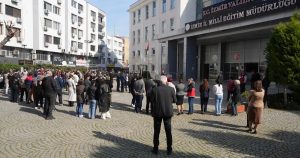 İzmir Deprem Tatbikatında Panik Olmadan Tahliye: Koordineli Eylem ve Hazırlık Kültürü