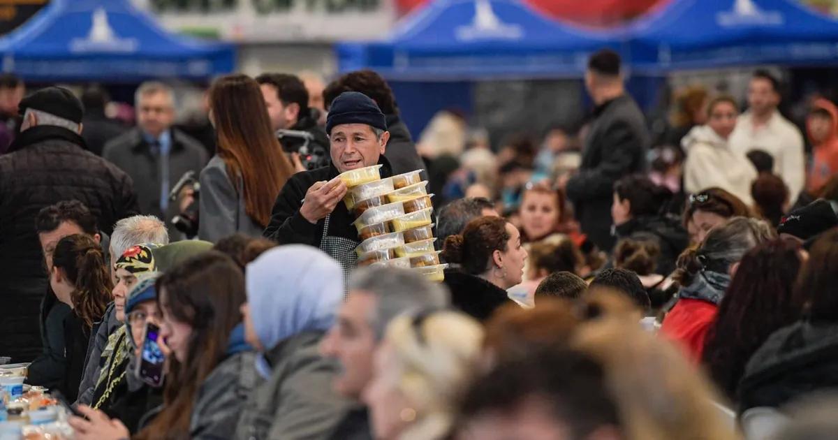 İzmir Ramazan Buluşması: Balçova ve Narlıdere’de İftar Sofralarında Dayanışma ve Hizmet Vurgusu