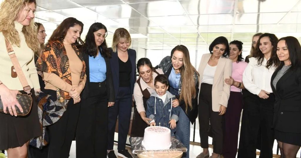 İzmir’de Doğum Günü Sürprizi: Özge Polat’a Destek Dolu Anlar