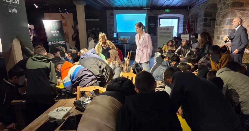 İzmir’de Gençler İçin Üretken Dijital Medya Yolculuğu: Yeşilay’ın Erasmus+ Projesiyle Bağımlılığa Karşı Kapsamlı Farkındalık ve Beceriler Gelişiyor