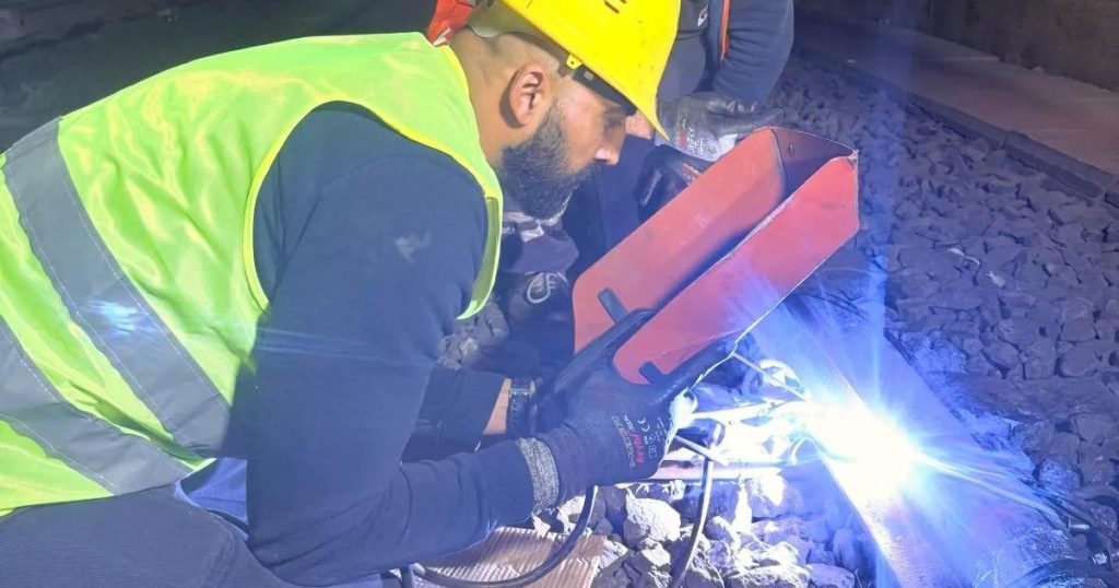 İzmir’de Ray Değişimi Tamamlandı: Evka 3–Ege Üniversitesi Hattında Seferler Normalleşti