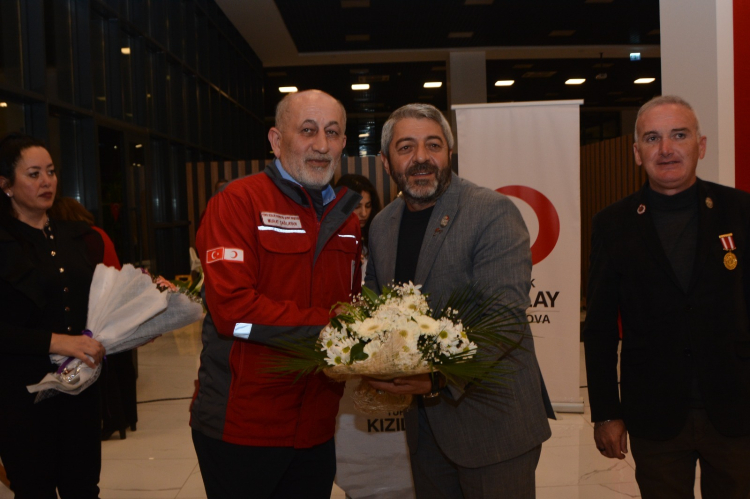 İzmir’de Şehit Aileleriyle Ramazan Coşkusu: İftar Programı Büyük Beğeni Topladı