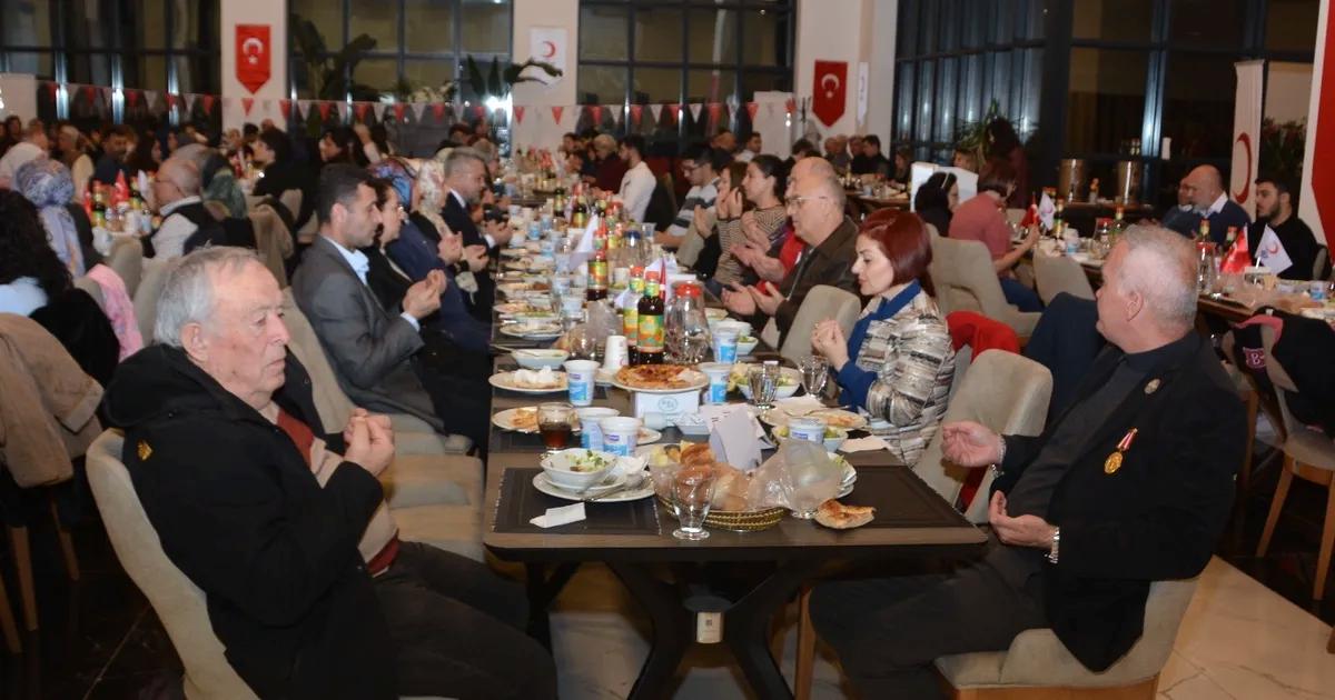 İzmir’de Şehit Aileleriyle Ramazan Coşkusu: İftar Programı Büyük Beğeni Topladı