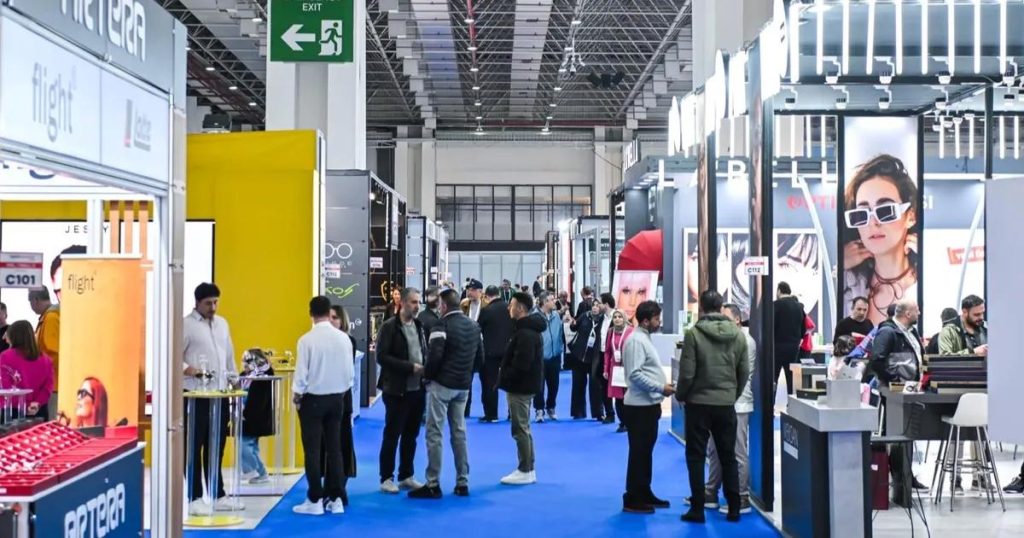 İzmir’de Üç Fuarın Buluşması: Optik, Mobilya ve Endüstriyel Teknolojiler Şehrin Nabzını Yükseltti