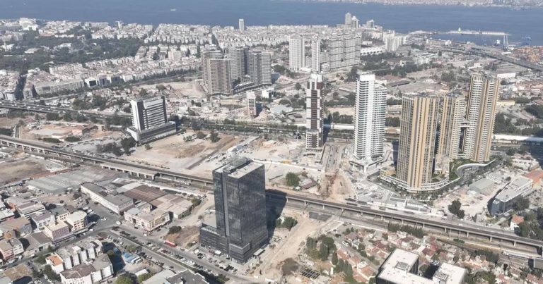 İzmir’de Ulaşım Dönüşümü: Raylı Sistemlerden Yol Ağına Büyük Kalkınma Hareketi