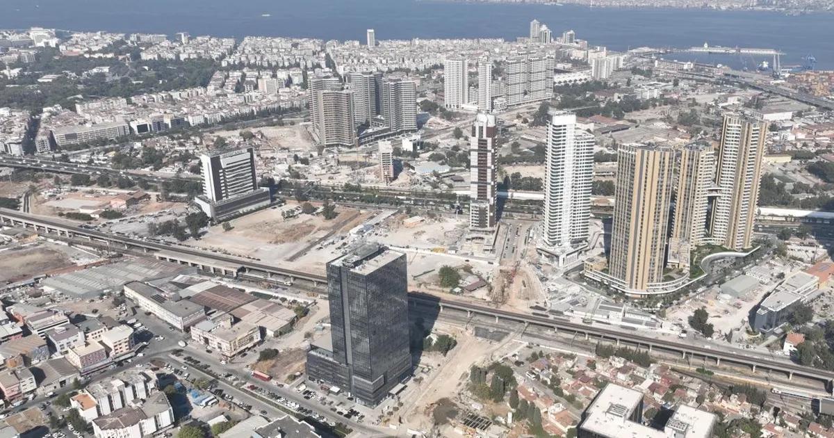 İzmir’de Ulaşım Dönüşümü: Raylı Sistemlerden Yol Ağına Büyük Kalkınma Hareketi