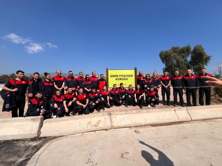 İzmir’de Yeşil Şehrin İnşası: İtfaiyeciler İçin Massive Mikro Orman Projesi ve Fidan Desteğiyle Doğaya Adanmış Gün