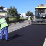 İzmir’de Yol Yatırımı Hız Kesmeden Sürüyor: 50 Bin Ton Asfalt, 40 Ekiplik Güç ve Yeni Üretim Tesisiyle Hareketlilik Güçleniyor