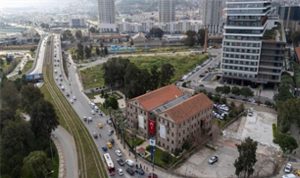 İzmir’in Gündemindeki Meslek Fabrikası: Vakıflar Yasası ve Şehrin Mülkiyet Mücadelesiyle Yükselen Gerilim