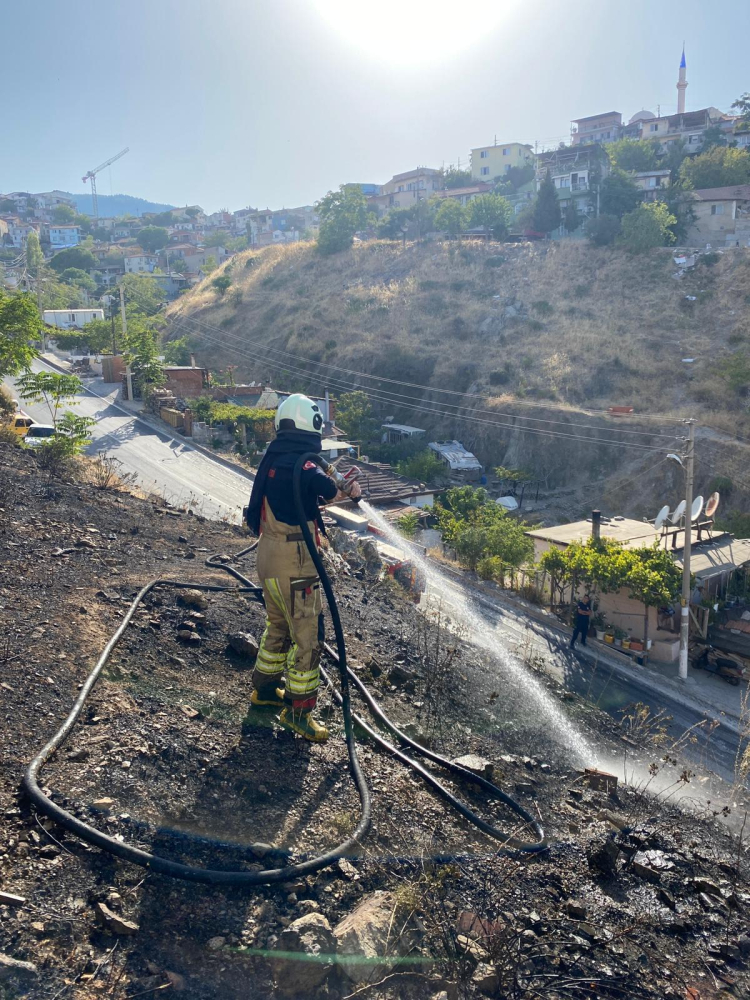 İzmir’in İlk Kadın İtfaiyecisi: Zorlu Yolları Aşan Genç Çalışkan