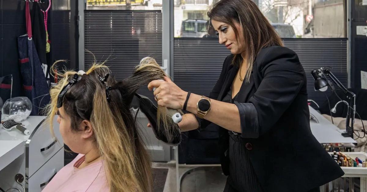 İzmir’in Kadın Girişimi: Meslek Fabrikasıyla Hayatını Değiştiren Sevinç Tokcan’ın Başarı Hikayesi