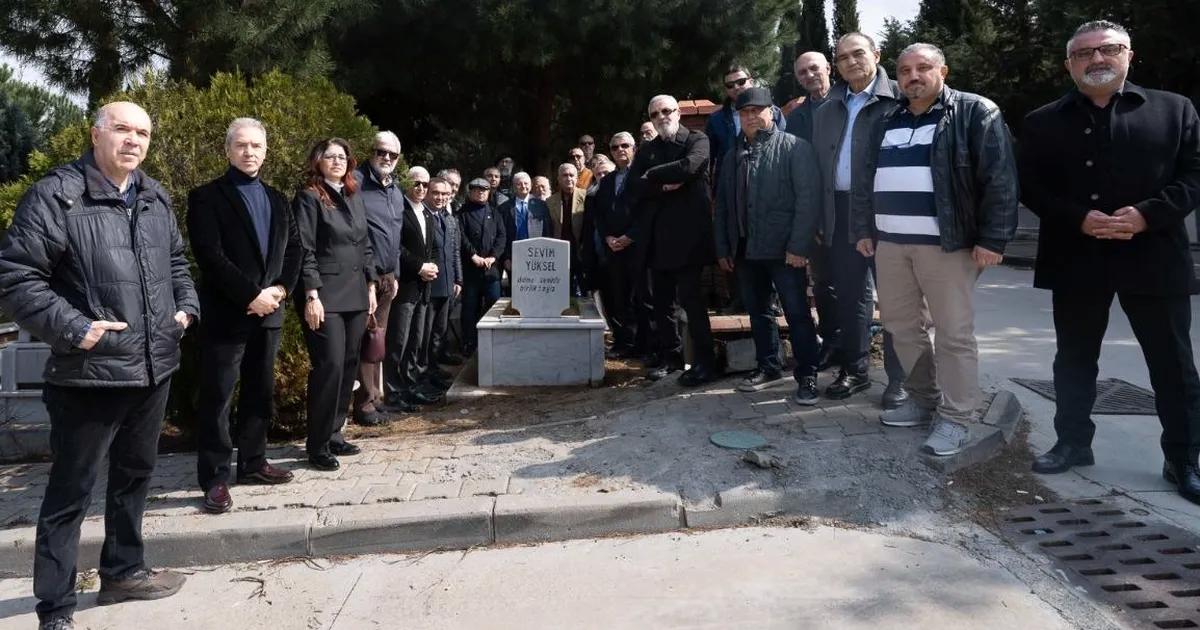 İzmir’in Sessiz Efsanesi Okan Yüksel, Mezarı Başında Anıldı ve Caddeye Adı Verildi