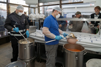 İzmir’in Sosyal Destekleriyle Binlerce Ailenin Yükü Hafifliyor: 683 Bin 828 Başvuru, Yüzlerce Aktivite