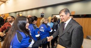 İzmir’in Vicdanı: Kamu Emekçilerinin Bayramlaşmasıyla Şehrin Umudu Yeniden Canlandı