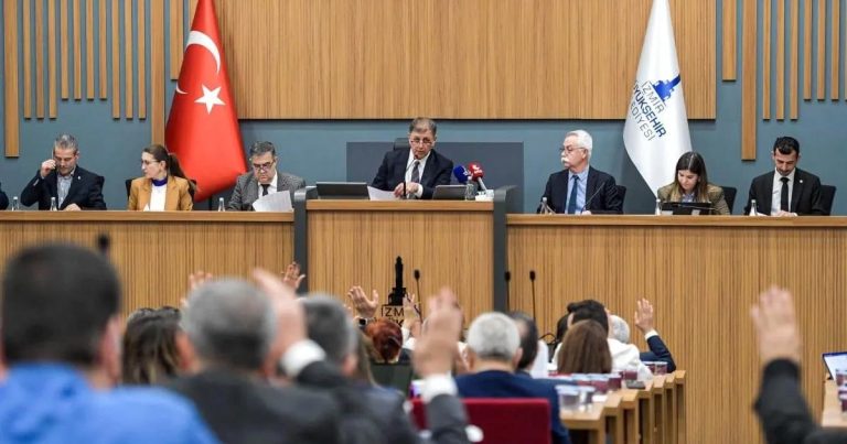 İzmir’in Yatırım Ateşi: Krediler, Ulaşım ve Vakıflar Mücadelesi Büyüyor