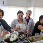 Kadın Dayanışmasının Mutfağı: İzmir’de Mahalle Mutfağı Projesi Başladı