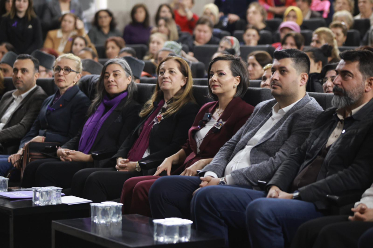 Kadın Emeği ve Dayanışma: Karabağlar’da Haklar İçin Örgütlü Mücadele