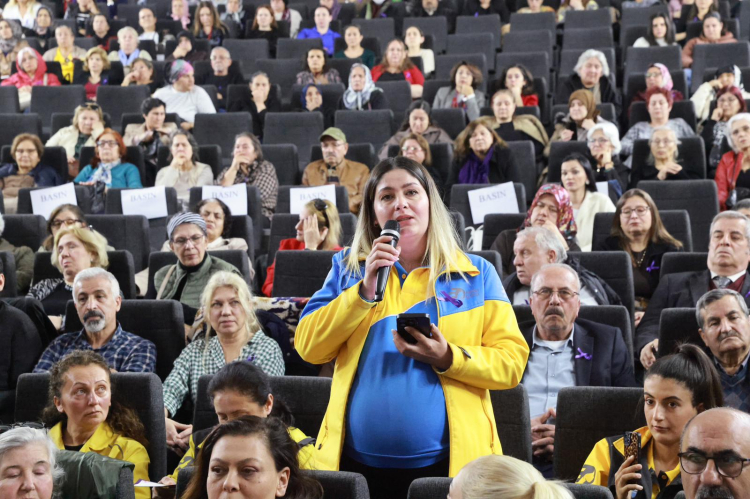Kadın Emeği ve Dayanışma: Karabağlar’da Haklar İçin Örgütlü Mücadele