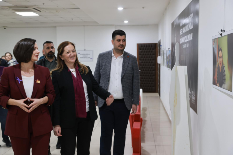 Kadın Emeği ve Dayanışma: Karabağlar’da Haklar İçin Örgütlü Mücadele