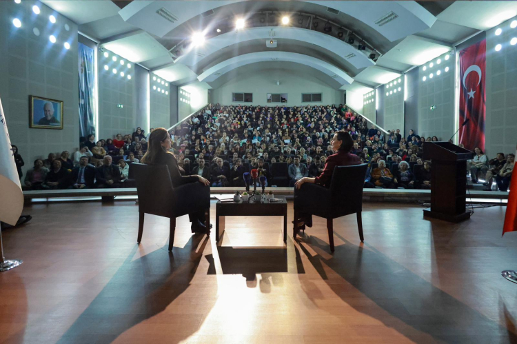 Kadın Emeği ve Dayanışma: Karabağlar’da Haklar İçin Örgütlü Mücadele