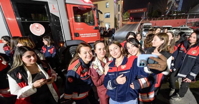 Kadın Şoförlere Övgü Dolu Akşam: Öznur Tugay ve ESHOT’taki Kadın Ekiplerden İlham Verici Buluşma