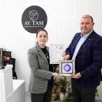 Kadının Gücüyle Değişim: İlkay Çiçek’in Eşi İçin Sürpriz Ruhsat Teslimatı ve İlçeye Katkıları