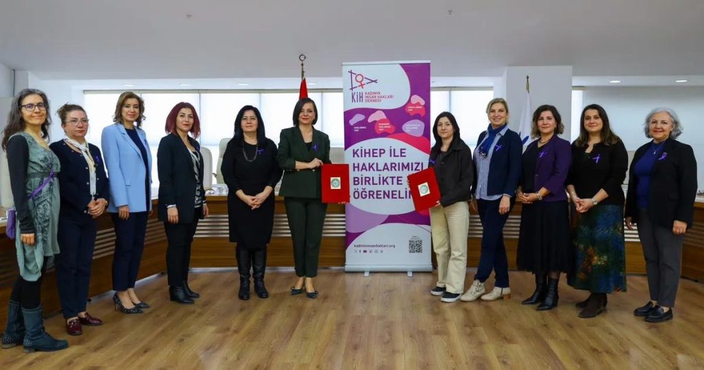 Kadınların Güçlendirilmesi İçin Kurumsal Adım: Karabağlar’da İmzalı Dayanışma ve Eğitim Programı