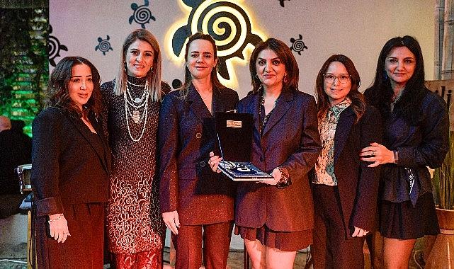 Kadınların Gücü: Öznur Tugay’ın İlham Veren Mesajıyla Şiddetsiz ve Hayatta Kalıcı Bir Günümseme