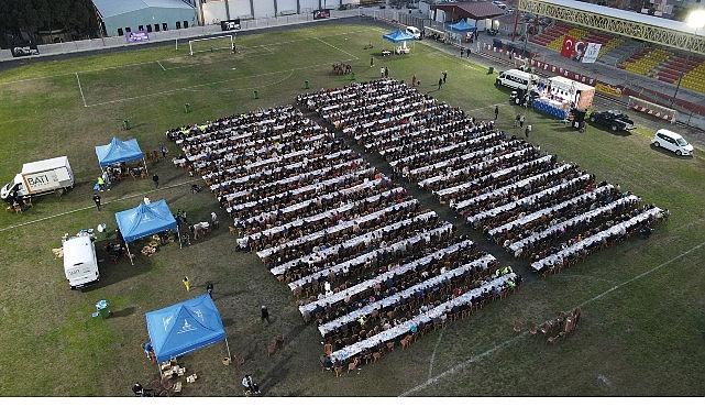 Kadir Gecesi Coşkusu ve Dayanışmanın Büyüleyici Sesi: Bayındır’da Şehrin Kalbinde İftar Sofrası