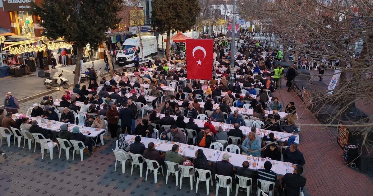 Kadir Gecesi İftarı Çiğli’de Büyüklere Yakışır Bir Ortamda Gerçekleşti: Emekliler Lokali Müjdesiyle Birlik ve Dayanışma Zirve Yaptı