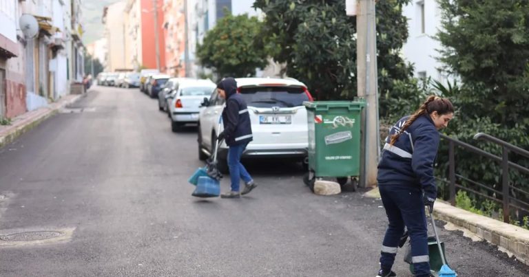 Karabağlar’da Büyük Temizlik Hamlesi: Mahalleler Sıra Geleneğine Uygun Şekilde Dip Köşe Temizleniyor