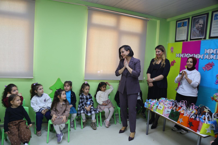 Karabağlar’da Çocuk Oyun Akademileri Ziyaretinde Dayanışma ve Umut Dolu Bayram Mesajı