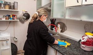 Karşıyaka’da Evde Bakım Devrimi: ESDEM ile Hijyen ve Destek Hizmetleri Yeniden Hayata Geçti