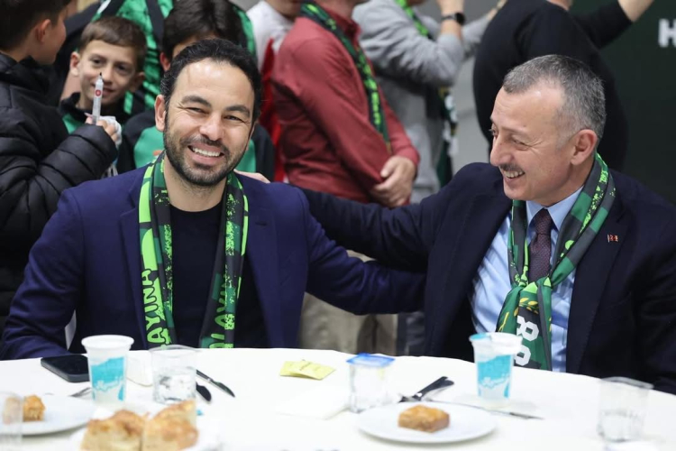 Kocaelispor İçin Umut Dolu Bir Akşam: Büyükşehirli Destek ve Sevgiyle Taşan Meşale Ritüeli