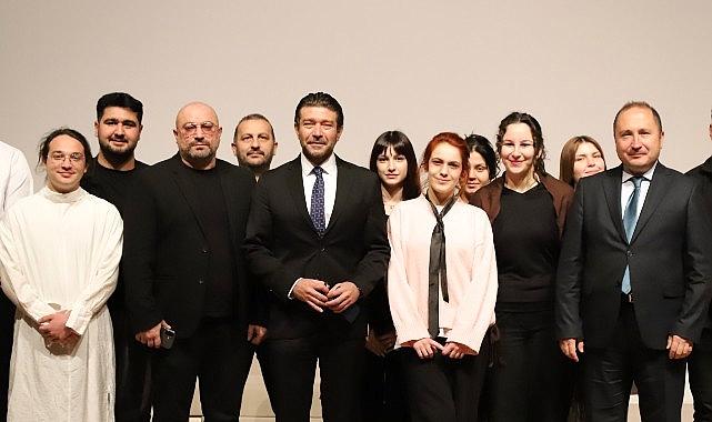 Köprüler Kurulan Kampüs: Sahnedeki Işıkla Üniversiteye İlham Veren İş Birliği