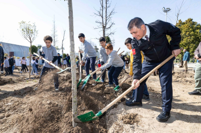 Kültürpark’ta Yeşil Doku Yeniden Canlanıyor: 190 Ağaçla Bir Kent Akciğeri Yükseliyor